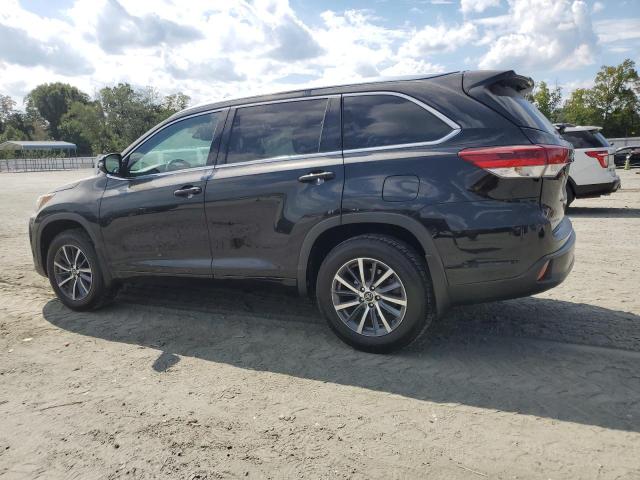 Photo 2 from auction – 2017 TOYOTA HIGHLANDER with VIN 5TDJZRFH4HS450528