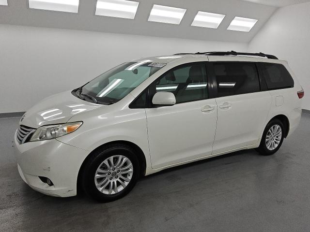 TOYOTA SIENNA XLE 2017 with VIN 5TDYZ3DC6HS826178 - Photo from auction