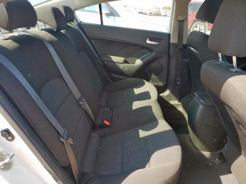 Photo 10 from auction – 2018 KIA FORTE LX with VIN 3KPFK4A75JE254304