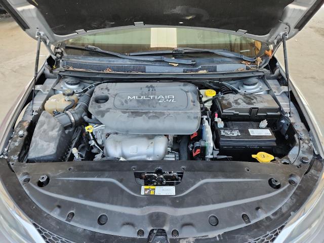 Photo 11 from auction – 2015 CHRYSLER 200 LIMITED with VIN 1C3CCCAB5FN679141