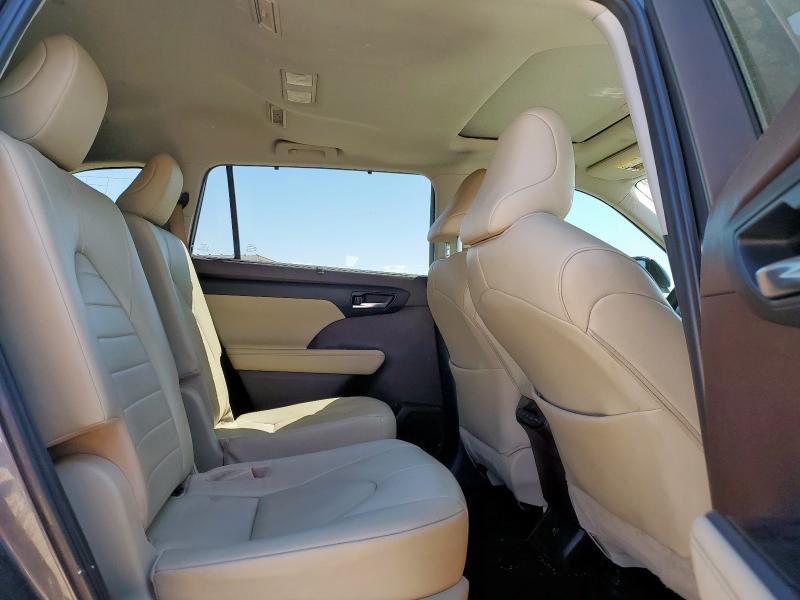 Photo 11 from auction – 2021 TOYOTA HIGHLANDER with VIN 5TDGZRAH8MS537702