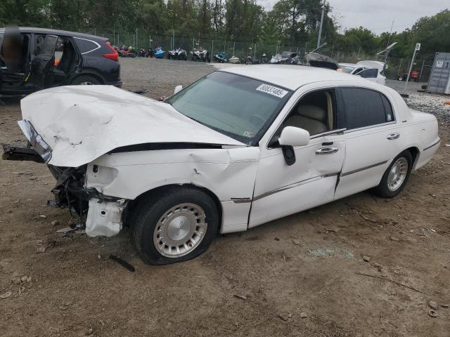 LINCOLN TOWN CAR E 2002 with VIN 1LNHM81W32Y642964 - Photo from auction