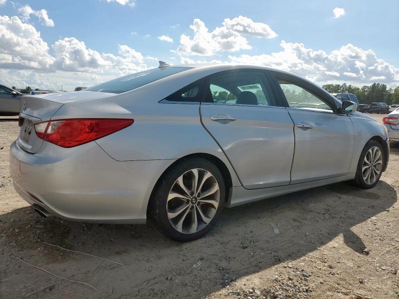 Photo 3 from auction – 2012 HYUNDAI SONATA SE with VIN 5NPEC4AC7CH365411