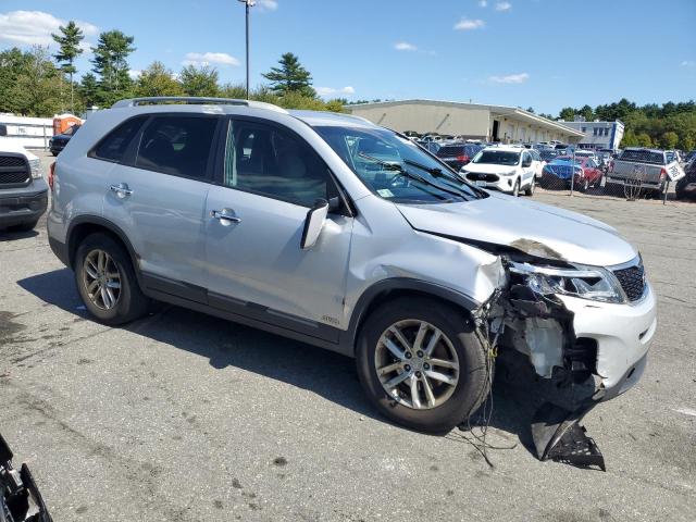 Photo 4 from auction – 2015 KIA SORENTO LX with VIN 5XYKTCA61FG585159