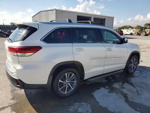 Photo 3 from auction – 2017 TOYOTA HIGHLANDER with VIN 5TDJZRFH6HS397282