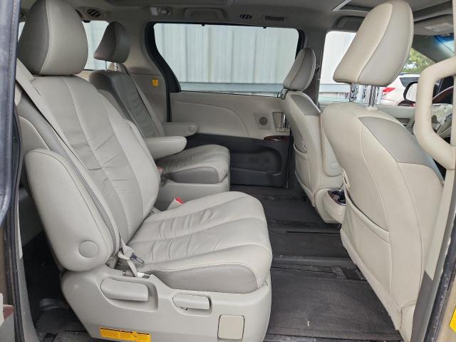 Photo 11 from auction – 2011 TOYOTA SIENNA XLE with VIN 5TDYK3DC6BS029912