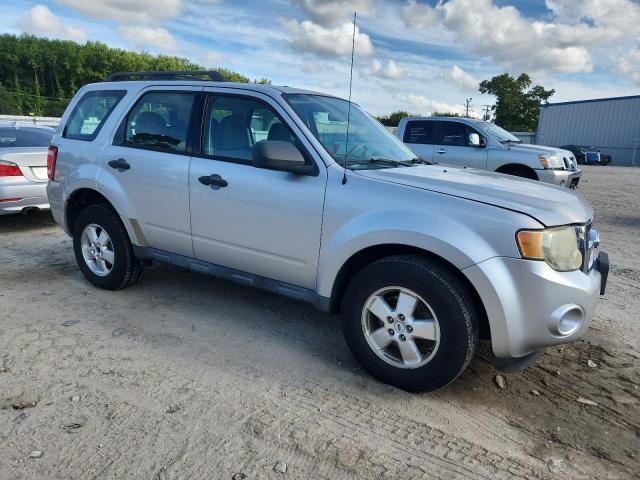 Photo 4 from auction – 2010 FORD ESCAPE XLS with VIN 1FMCU0C75AKB00199
