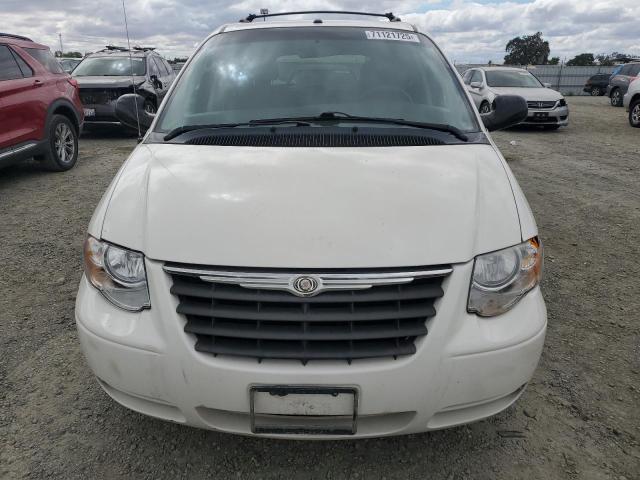 Photo 5 from auction – 2006 CHRYSLER TOWN & COU with VIN 2A4GP44R06R690108