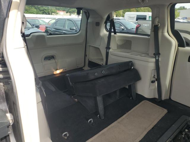 Photo 11 from auction – 2011 CHRYSLER TOWN & COU with VIN 2A4RR5DG5BR604583
