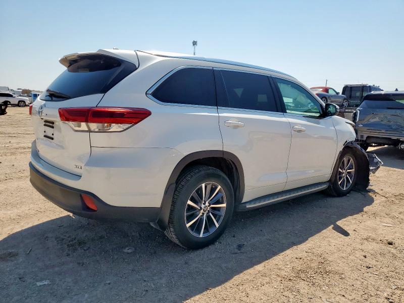 Photo 3 from auction – 2017 TOYOTA HIGHLANDER with VIN 5TDKZRFH8HS511061