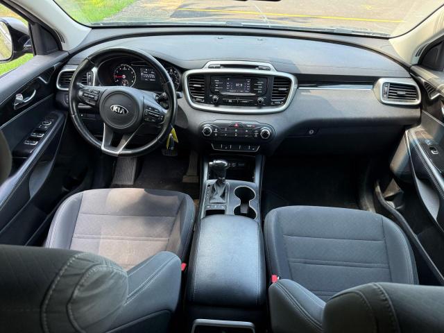 Photo 9 from auction – 2016 KIA SORENTO LX with VIN 5XYPGDA35GG152046