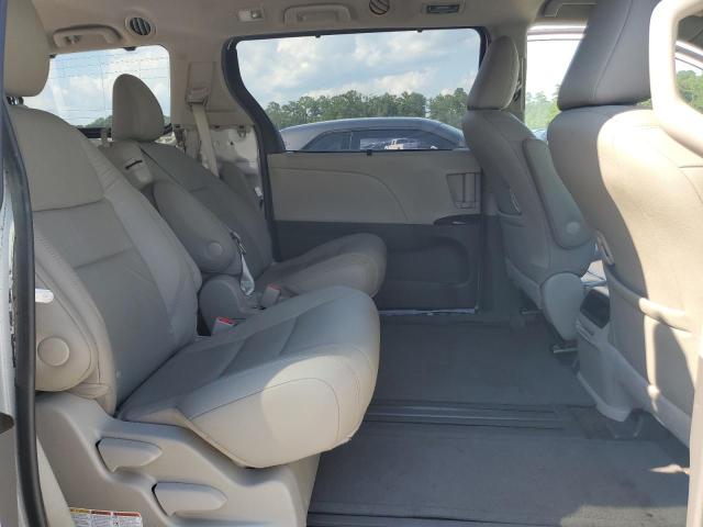 Photo 11 from auction – 2017 TOYOTA SIENNA XLE with VIN 5TDYZ3DC8HS772463