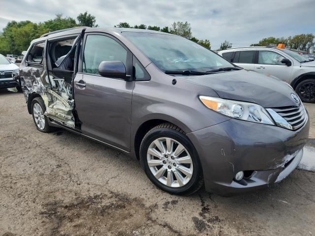 Photo 4 from auction – 2013 TOYOTA SIENNA XLE with VIN 5TDDK3DC2DS063959