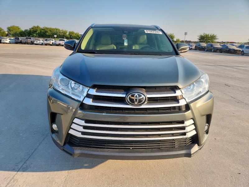 Photo 5 from auction – 2018 TOYT HIGHLANDER SE with VIN 5TDKZRFH8JS273377