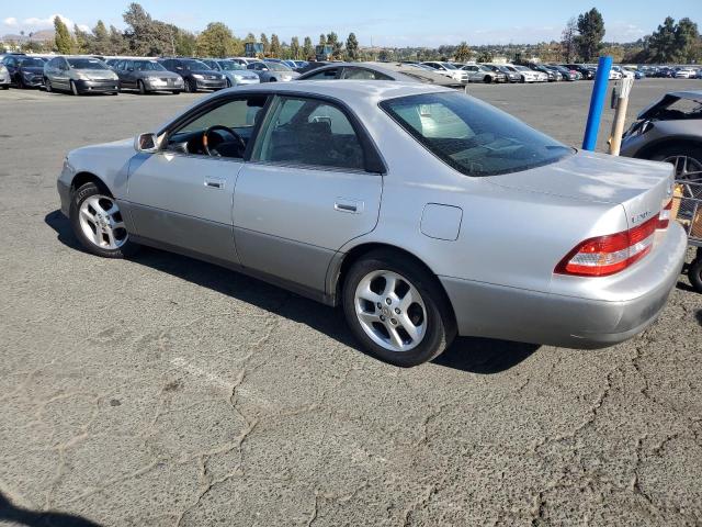 Photo 2 from auction – 2001 LEXS ES 300 with VIN JT8BF28G110333392