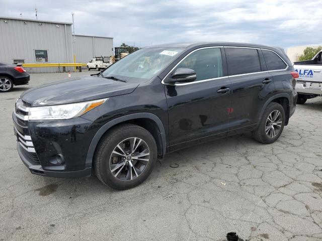 TOYOTA HIGHLANDER 2018 with VIN 5TDBZRFHXJS877061 - Photo from auction