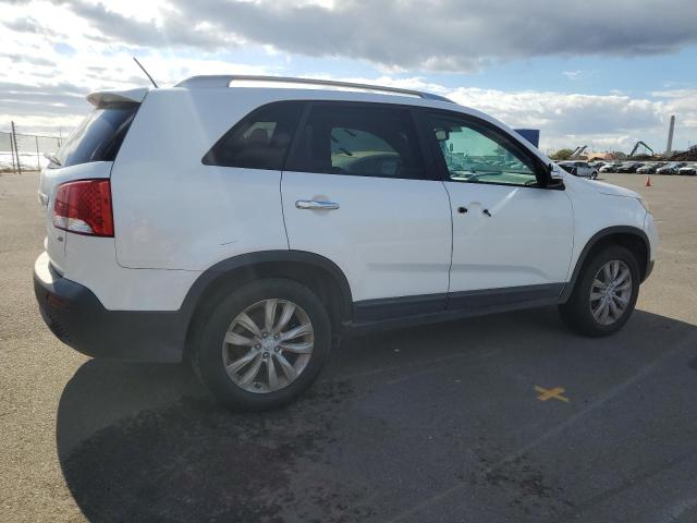 Photo 3 from auction – 2011 KIA SORENTO with VIN 5XYKU4A19BG027982