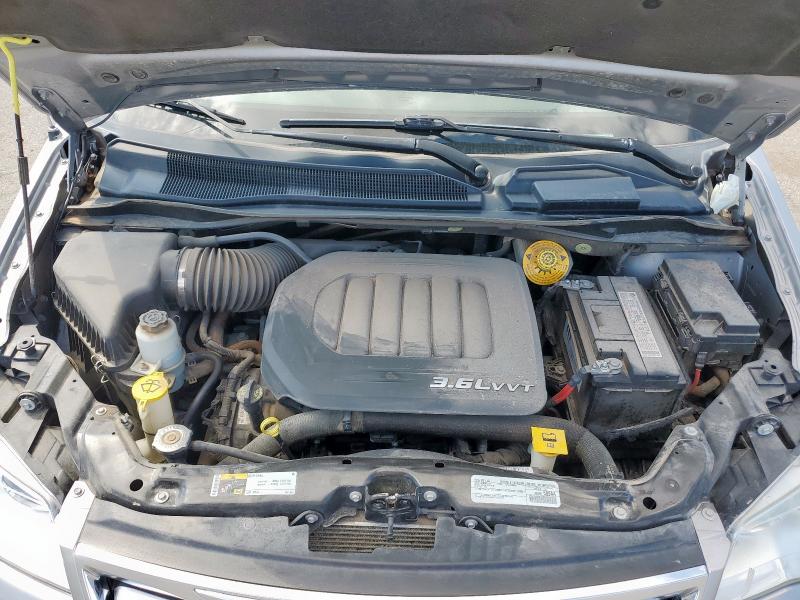 Photo 12 from auction – 2016 CHRYSLER TOWN & COU with VIN 2C4RC1BGXGR156948