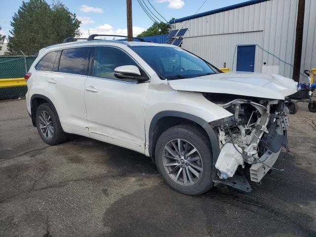 Photo 4 from auction – 2017 TOYOTA HIGHLANDER SE with VIN 5TDJZRFH2HS462192