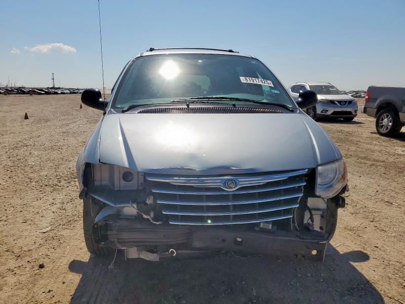 Photo 5 from auction – 2005 CHRYSLER TOWN & COU with VIN 2C8GP54LX5R227669