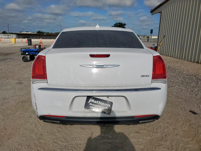 Photo 6 from auction – 2017 CHRYSLER 300 LIMITE with VIN 2C3CCAAG4HH662214