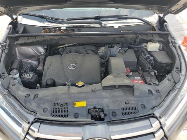 Photo 12 from auction – 2017 TOYOTA HIGHLANDER with VIN 5TDDZRFH6HS420735