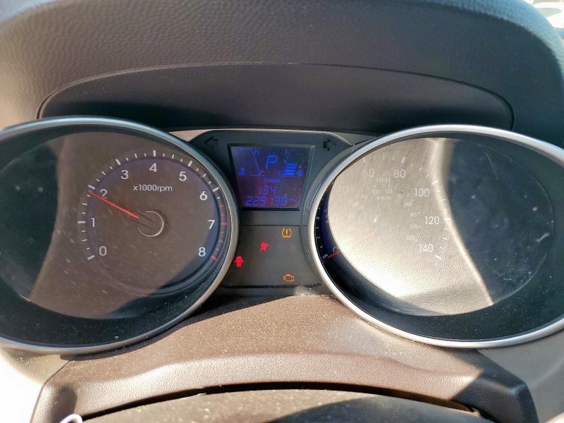 Photo 9 from auction – 2011 HYUNDAI TUCSON GLS with VIN KM8JU3AC1BU155263
