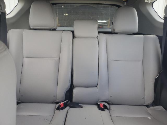 Photo 10 from auction – 2015 TOYOTA RAV4 LE with VIN JTMZFREV4FD056667