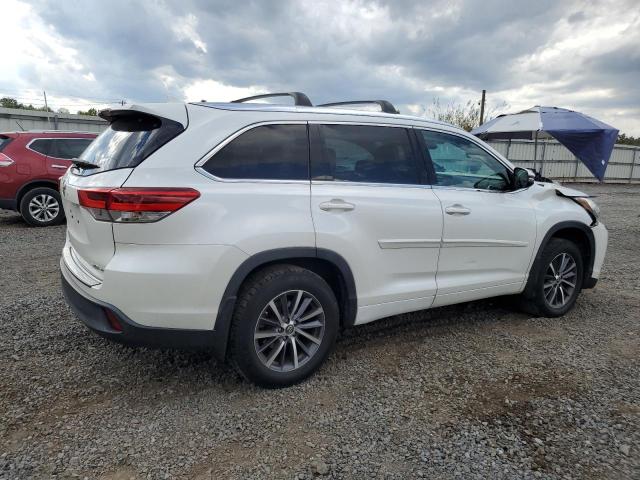 Photo 3 from auction – 2018 TOYOTA HIGHLANDER with VIN 5TDJZRFH7JS882178