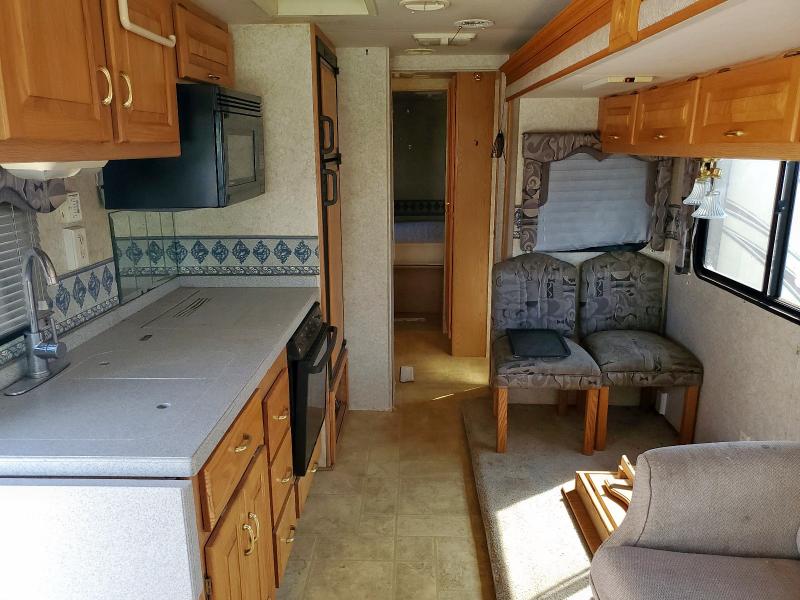 Photo 6 from auction – 2005 SCOT MOTORHOME with VIN 1F6NF53S540A08666