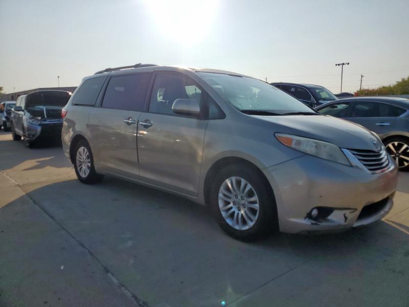 Photo 4 from auction – 2017 TOYOTA SIENNA XLE with VIN 5TDYZ3DC9HS863158
