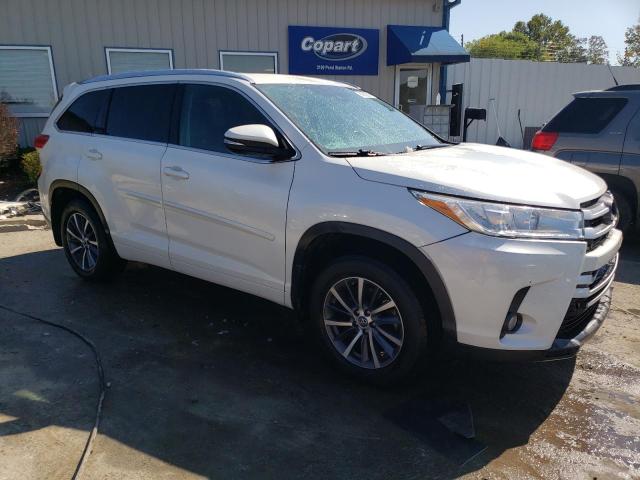 Photo 4 from auction – 2018 TOYOTA HIGHLANDER with VIN 5TDKZRFH6JS538961