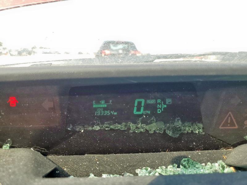 Photo 9 from auction – 2004 TOYOTA PRIUS with VIN JTDKB20U440019996