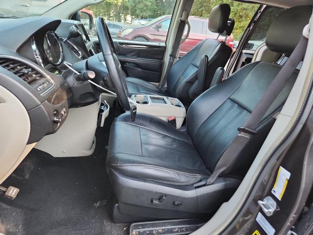 Photo 7 from auction – 2016 CHRYSLER TOWN & COU with VIN 2C4RC1BG6GR199747
