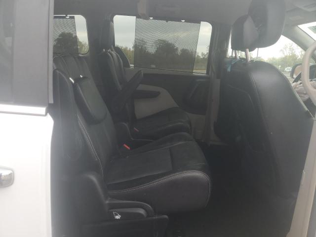 Photo 11 from auction – 2015 CHRYSLER TOWN & COU with VIN 2C4RC1CG4FR540107
