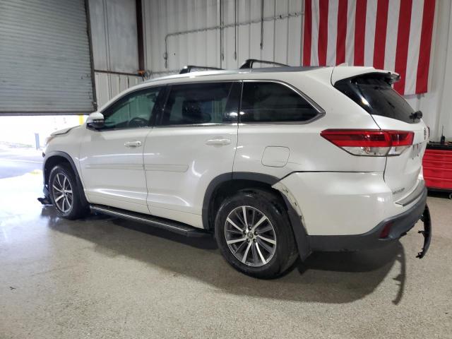 Photo 2 from auction – 2018 TOYOTA HIGHLANDER SE with VIN 5TDJZRFH3JS877401