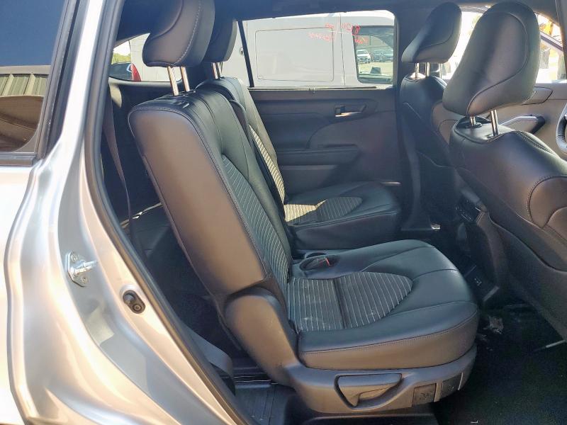 Photo 11 from auction – 2024 TOYOTA HIGHLANDER with VIN 5TDKDRAH9RS537997