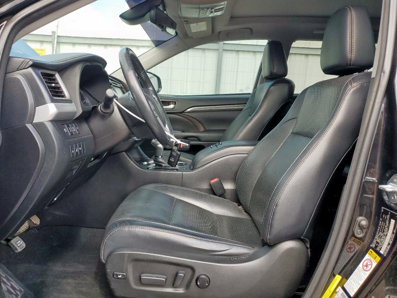Photo 7 from auction – 2017 TOYOTA HIGHLANDER with VIN 5TDYZRFH6HS200772