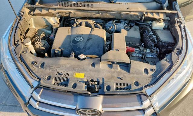 Zdjęcie 12 z aukcji – 2018 TOYT HIGHLANDER SE z VIN 5TDKZRFH8JS273377