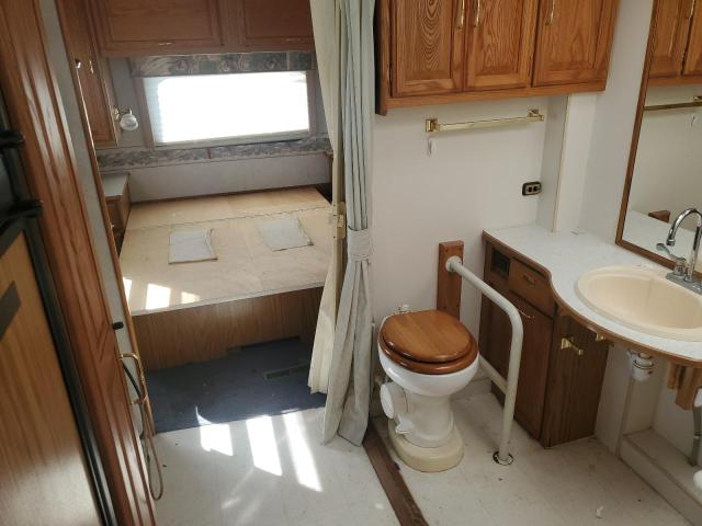 Photo 6 from auction – 2000 WINNEBAGO RV with VIN 5B4LP37J3Y3317313