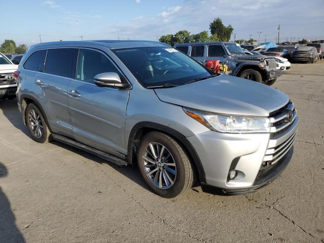 Photo 4 from auction – 2017 TOYOTA HIGHLANDER SE with VIN 5TDJZRFH2HS388353