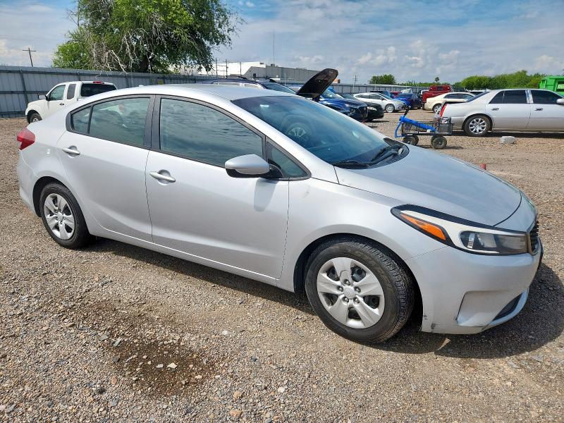 Photo 4 from auction – 2017 KIA FORTE LX with VIN 3KPFK4A7XHE082524