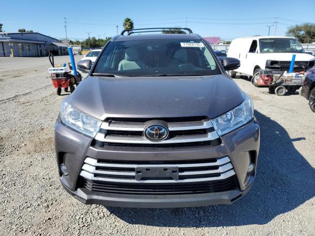 Photo 5 from auction – 2019 TOYOTA HIGHLANDER with VIN 5TDKZRFH0KS315025