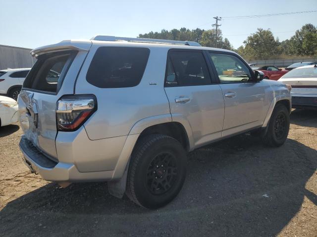 Photo 3 from auction – 2016 TOYOTA 4RUNNER SR5 with VIN JTEZU5JR9G5135976
