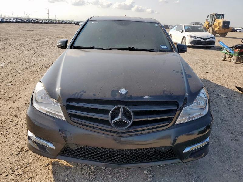 Photo 5 from auction – 2012 MERCEDES-BENZ C 250 with VIN WDDGF4HB4CR221908