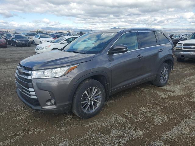 TOYOTA HIGHLANDER 2018 with VIN 5TDJZRFH0JS882488 - Photo from auction