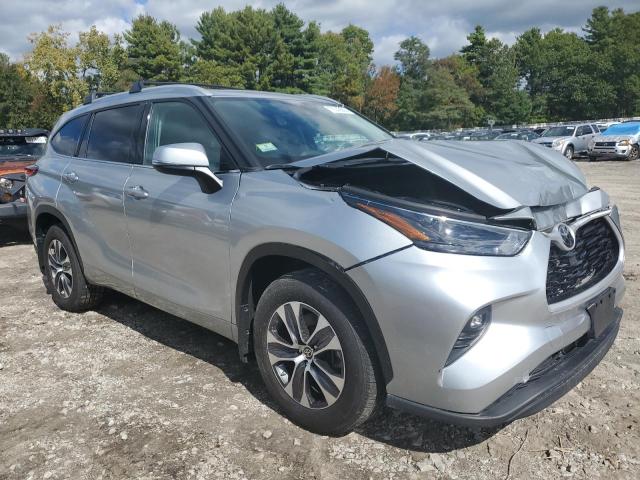 Photo 4 from auction – 2022 TOYOTA HIGHLANDER with VIN 5TDHZRBH5NS588711