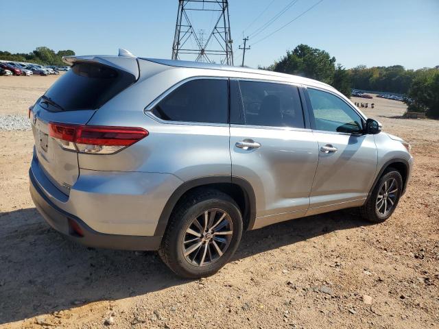 Photo 3 from auction – 2017 TOYOTA HIGHLANDER with VIN 5TDKZRFH0HS520112