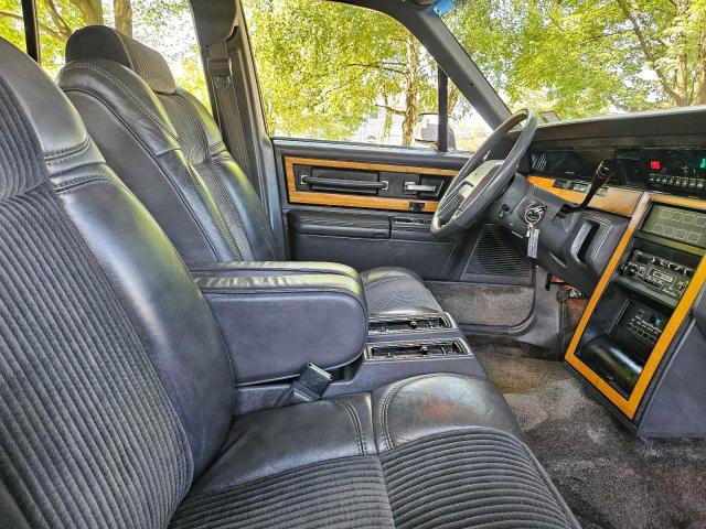 Photo 5 from auction – 1984 LINCOLN CONTINENTA with VIN 1MRBP97F7EY702664