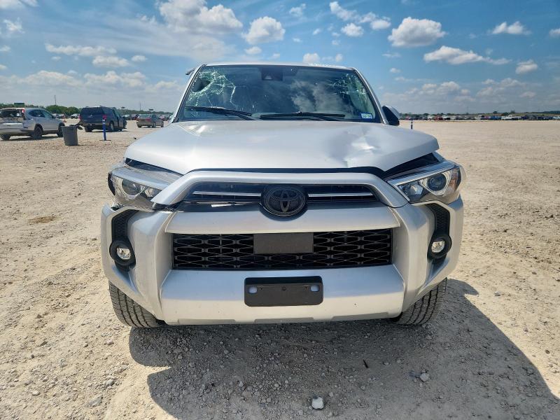 Photo 5 from auction – 2021 TOYOTA 4RUNNER SR with VIN JTEEU5JR5M5249502